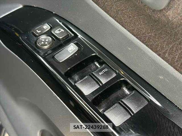 Nissan ROOX 2012-07 8355524-27