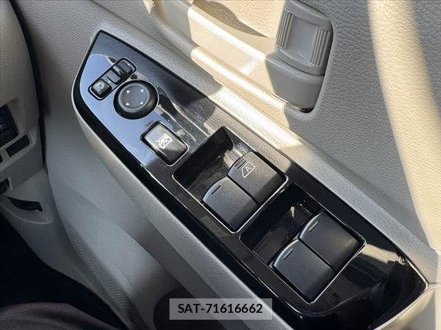 Nissan ROOX 2022-07 8355522-23