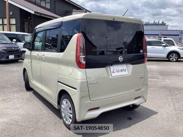 Nissan ROOX 2021-07 8368460-9