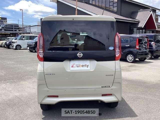 Nissan ROOX 2021-07 8368460-10