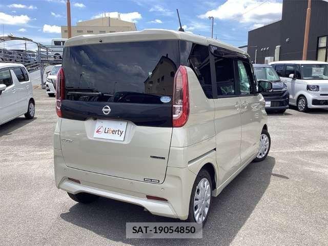 Nissan ROOX 2021-07 8368460-6