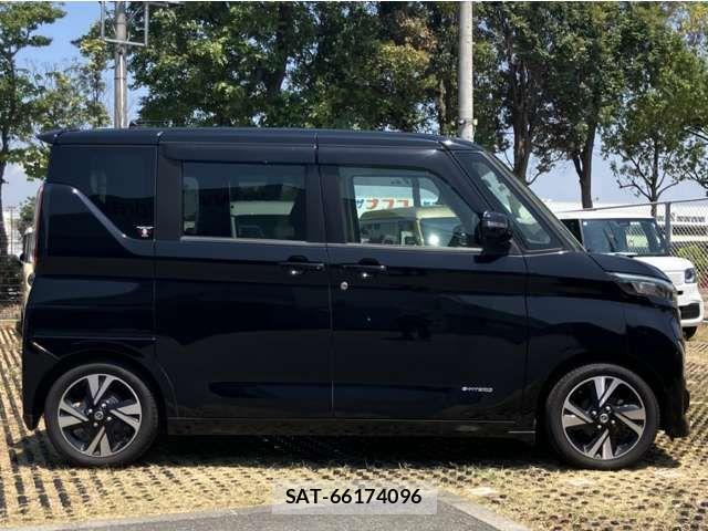 Nissan ROOX 2022-02 8368430-13