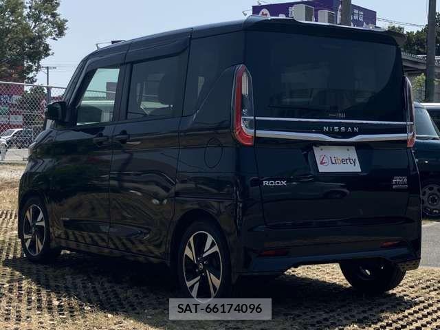 Nissan ROOX 2022-02 8368430-16