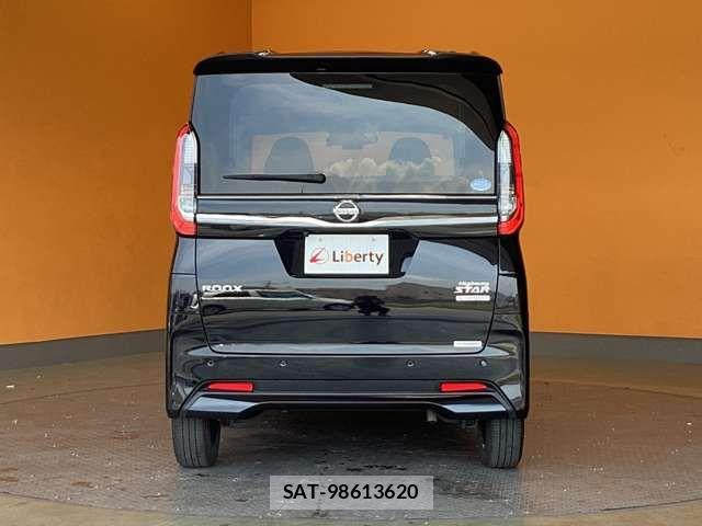Nissan ROOX 2021-09 8368466-6