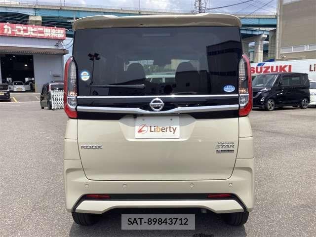 Nissan ROOX 2021-09 8368436-8