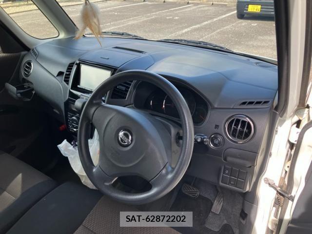 Nissan ROOX 2013-02 8368493-13