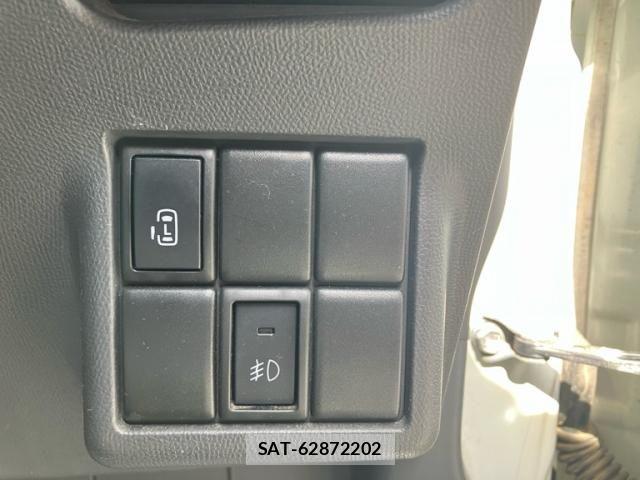 Nissan ROOX 2013-02 8368493-16