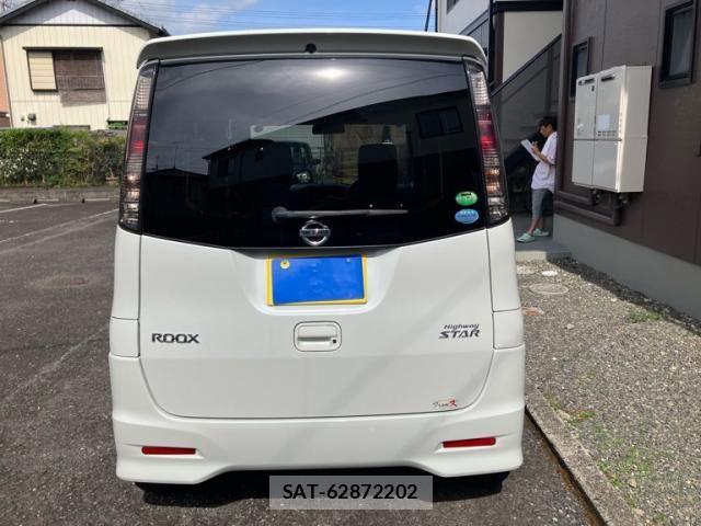 Nissan ROOX 2013-02 8368493-3
