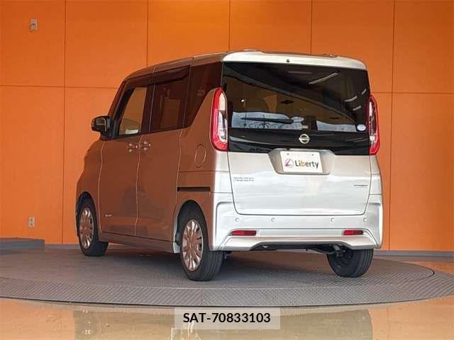 Nissan ROOX 2021-10 8368482-13