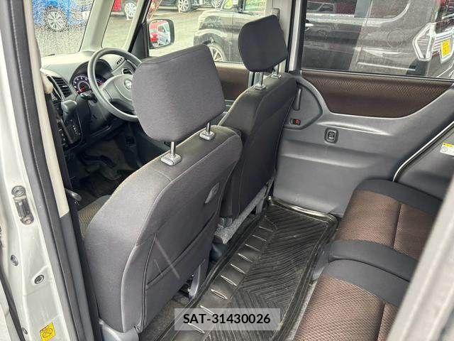 Nissan ROOX 2011-09 8368494-21