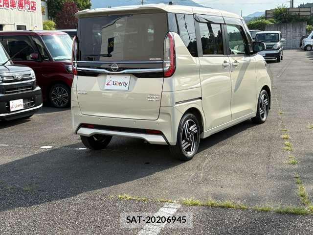 Nissan ROOX 2023-12 8368418-17