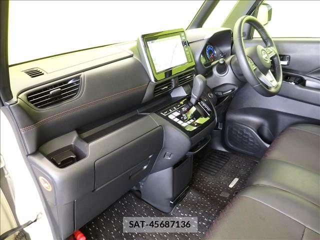 Nissan ROOX 2023-05 8368416-29