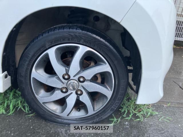 Nissan ROOX 2011-08 8368496-3
