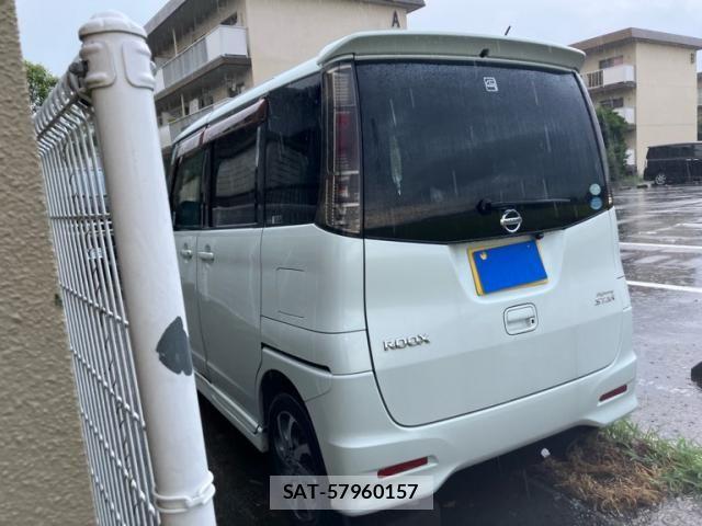 Nissan ROOX 2011-08 8368496-6