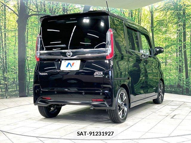 Nissan ROOX 2022-07 8368422-16