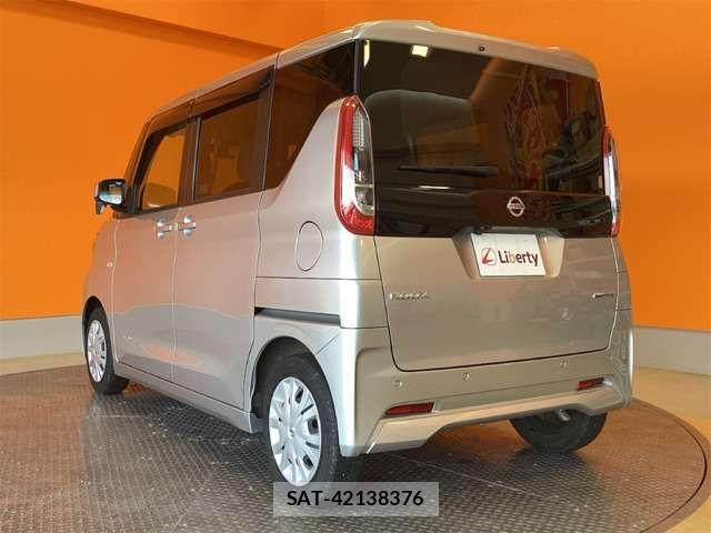 Nissan ROOX 2023-03 8368458-12