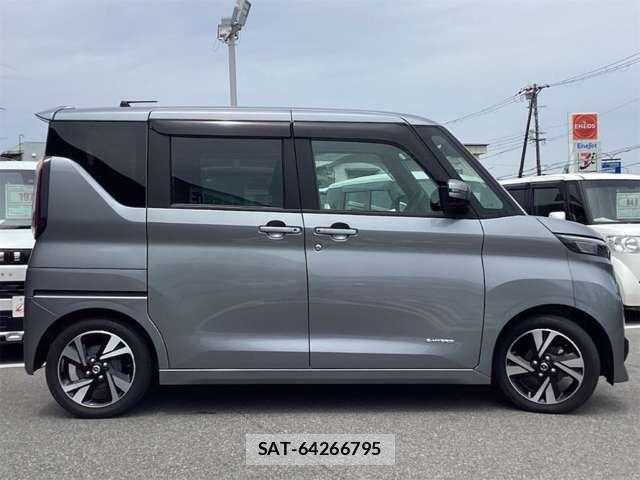 Nissan ROOX 2022-07 8368425-9