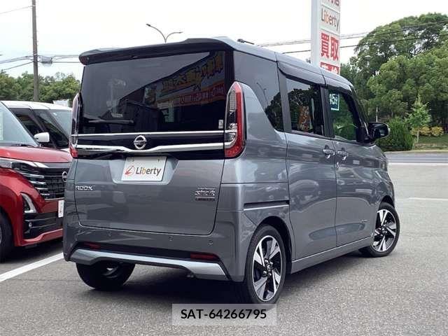 Nissan ROOX 2022-07 8368425-5