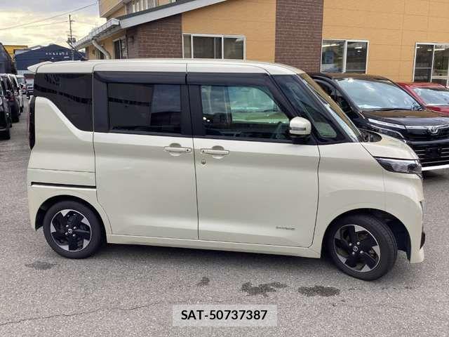 Nissan ROOX 2022-03 8368476-9