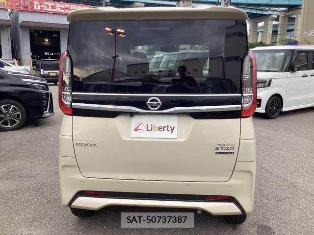 Nissan ROOX 2022-03 8368476-11
