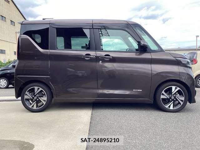 Nissan ROOX 2022-11 8368432-9
