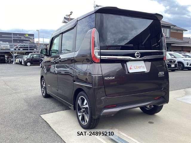Nissan ROOX 2022-11 8368432-11