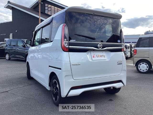Nissan ROOX 2021-07 8368435-9