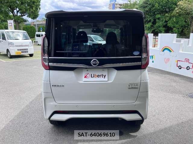 Nissan ROOX 2021-08 8368452-9