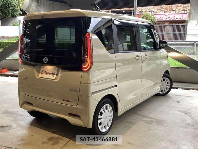 Nissan ROOX 2022-07 8368468-4