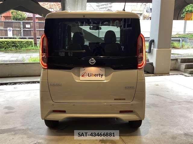 Nissan ROOX 2022-07 8368468-5