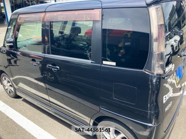 Nissan ROOX 2012-03 8368495-9