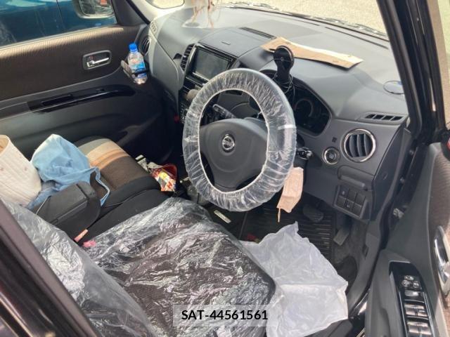 Nissan ROOX 2012-03 8368495-10