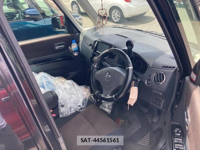 Nissan ROOX 2012-03 8368495-11