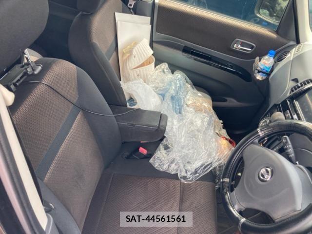 Nissan ROOX 2012-03 8368495-12