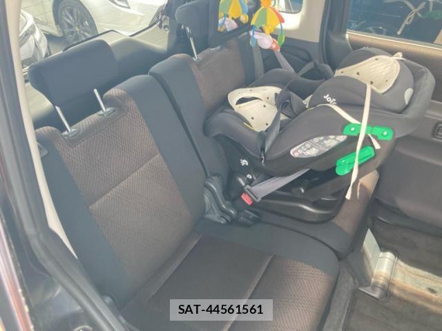 Nissan ROOX 2012-03 8368495-13