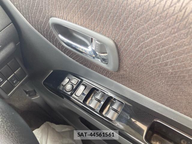 Nissan ROOX 2012-03 8368495-15