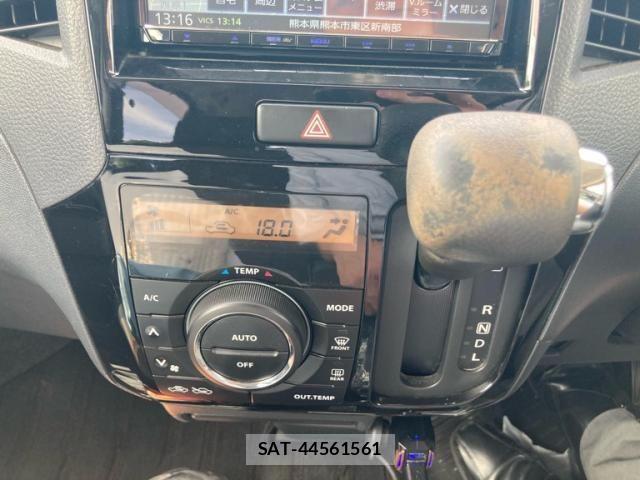 Nissan ROOX 2012-03 8368495-20