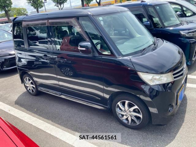 Nissan ROOX 2012-03 8368495-2