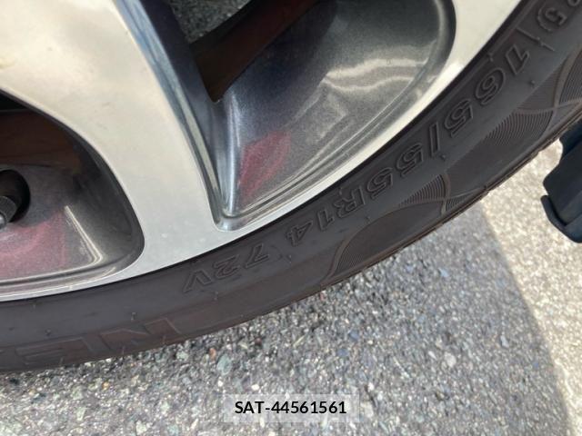 Nissan ROOX 2012-03 8368495-6