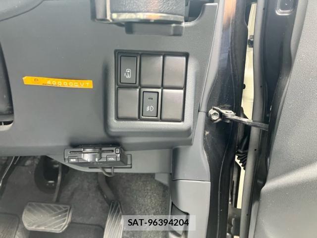 Nissan ROOX 2010-07 8368490-13