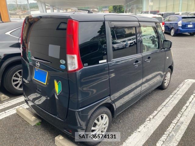 Nissan ROOX 2011-11 8438815-3