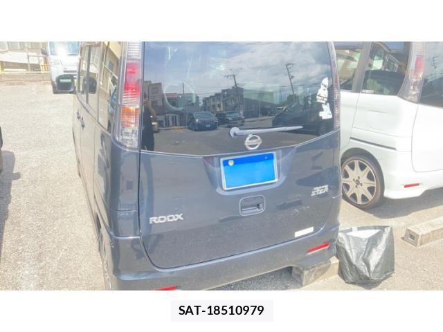 Nissan ROOX 2012-04 8458349-2
