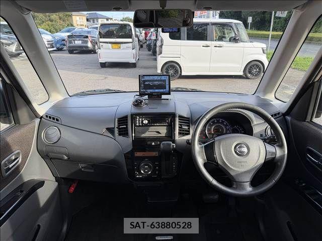Nissan ROOX 2010-09 8486043-1