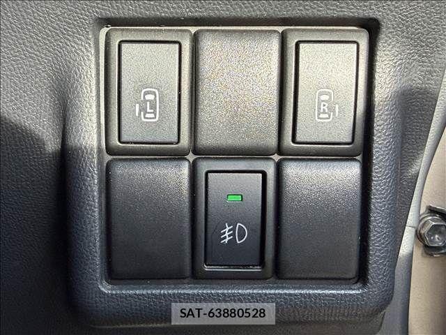 Nissan ROOX 2010-09 8486043-2