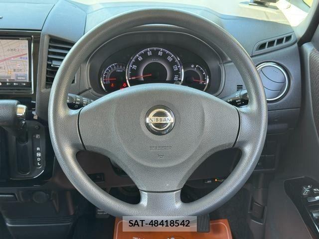 Nissan ROOX 2012-04 8486042-14