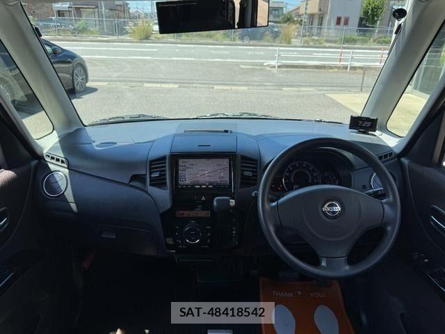 Nissan ROOX 2012-04 8486042-1
