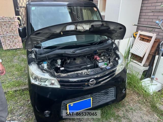 Nissan ROOX 2012-07 8527166-1