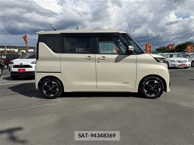Nissan ROOX 2022-08 8527158-4