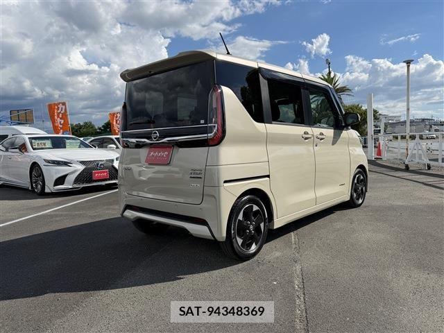 Nissan ROOX 2022-08 8527158-5