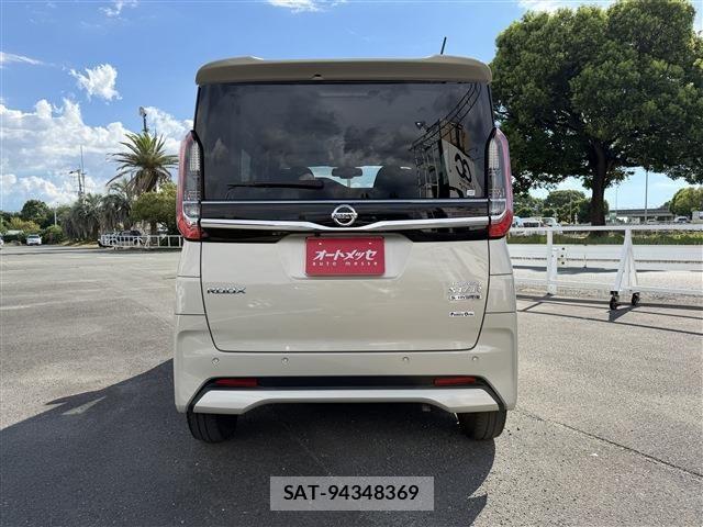 Nissan ROOX 2022-08 8527158-6